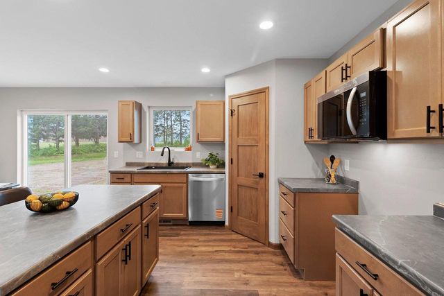 1824 SOUTHLAND LANE, New London, WI 54961