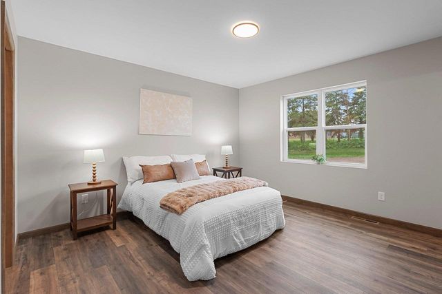 1824 SOUTHLAND LANE, New London, WI 54961