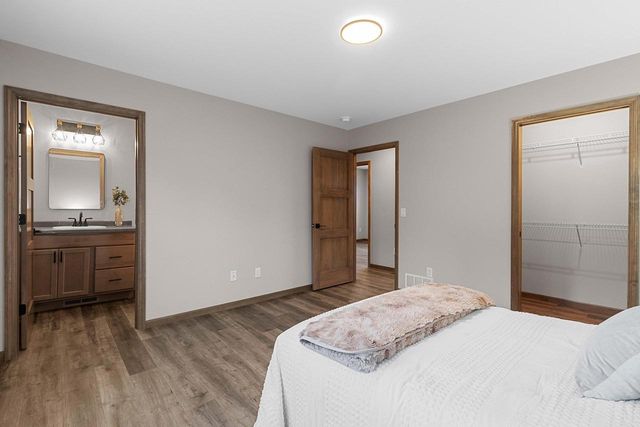 1824 SOUTHLAND LANE, New London, WI 54961