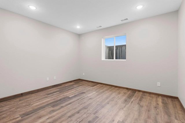 1824 SOUTHLAND LANE, New London, WI 54961