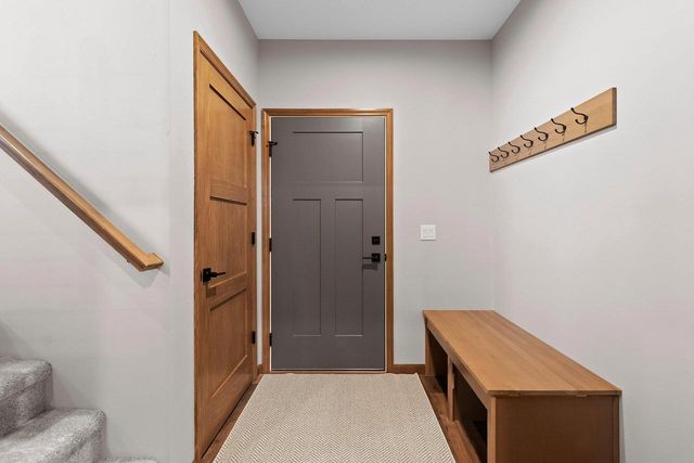 1824 SOUTHLAND LANE, New London, WI 54961