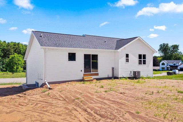 1824 SOUTHLAND LANE, New London, WI 54961