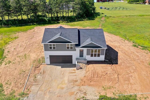 1824 SOUTHLAND LANE, New London, WI 54961