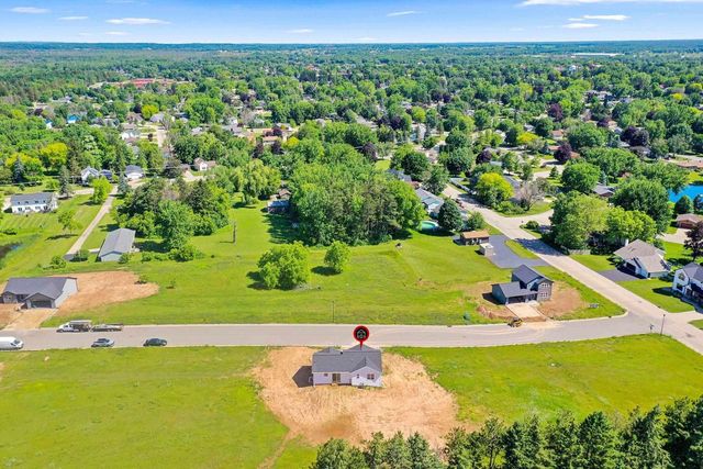 1824 SOUTHLAND LANE, New London, WI 54961