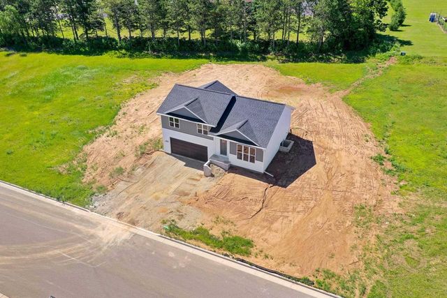 1824 SOUTHLAND LANE, New London, WI 54961
