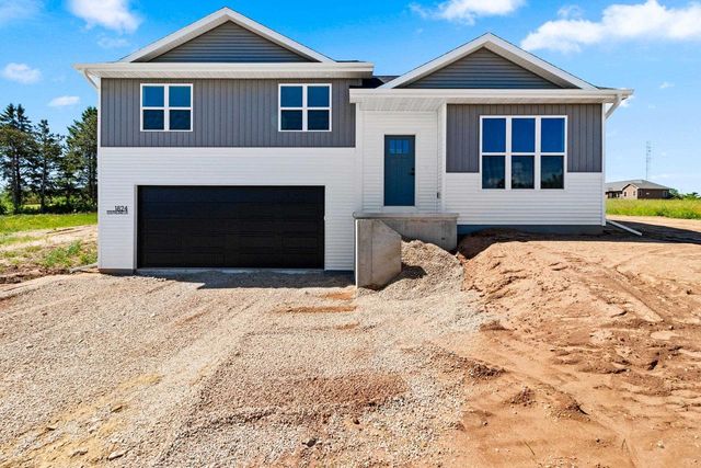 1824 SOUTHLAND LANE, New London, WI 54961