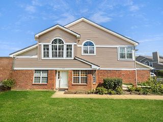 476 W Happfield Drive 10AL, Arlington Heights, IL 60004