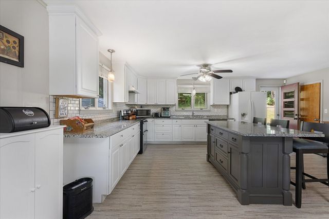6 Hadley Path, West Brookfield, MA 01585