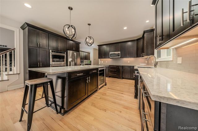 819 Majestic Drive, Rochester Hills, MI 48306