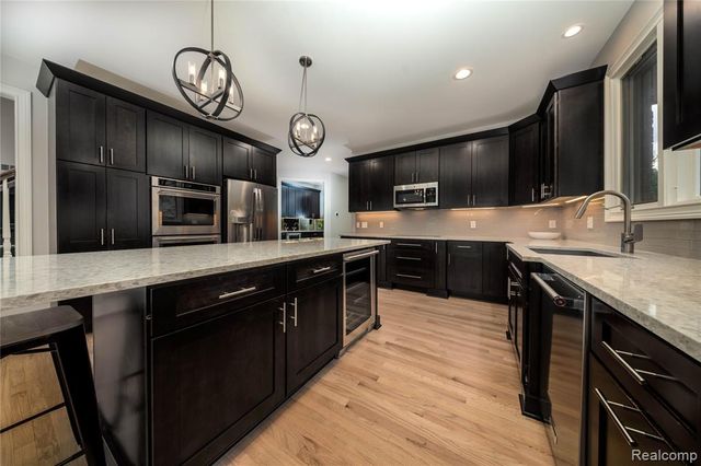 819 Majestic Drive, Rochester Hills, MI 48306
