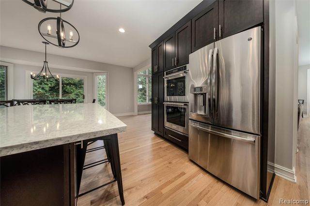 819 Majestic Drive, Rochester Hills, MI 48306