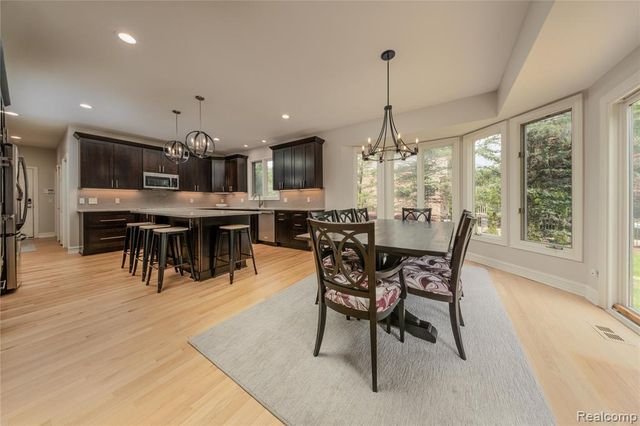 819 Majestic Drive, Rochester Hills, MI 48306