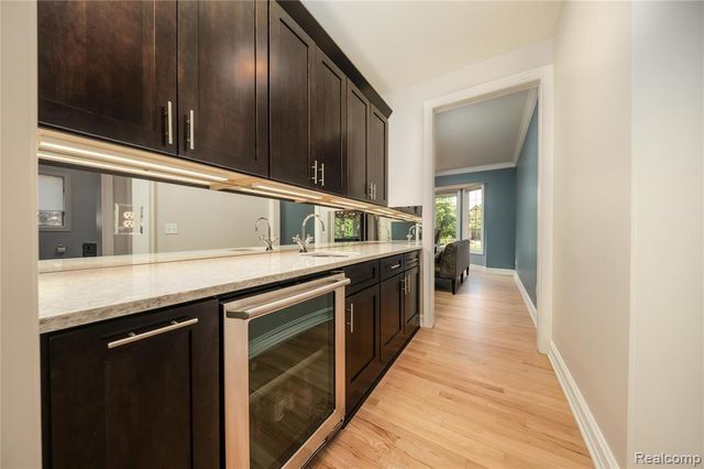819 Majestic Drive, Rochester Hills, MI 48306