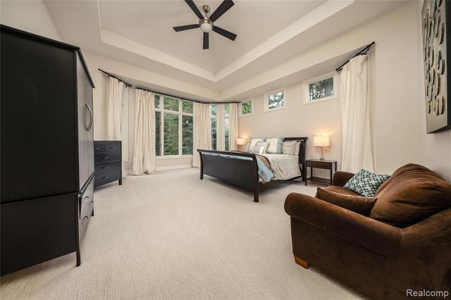 819 Majestic Drive, Rochester Hills, MI 48306