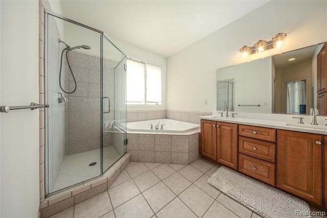 819 Majestic Drive, Rochester Hills, MI 48306