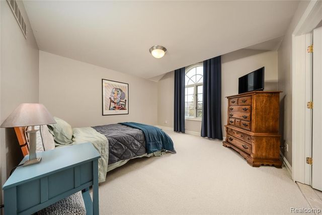 819 Majestic Drive, Rochester Hills, MI 48306