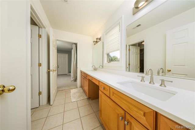 819 Majestic Drive, Rochester Hills, MI 48306