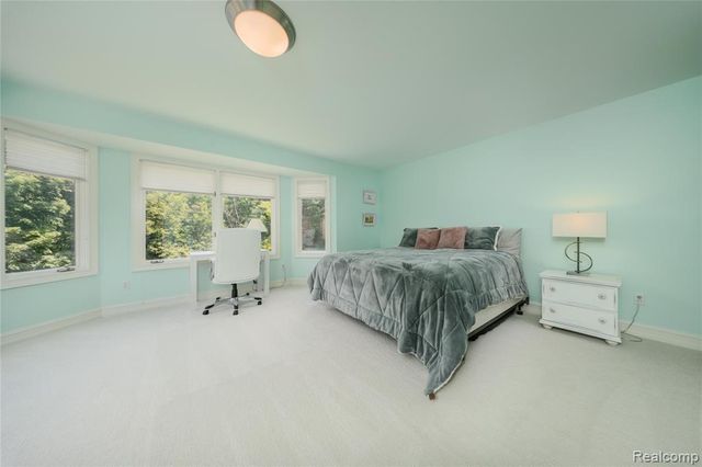 819 Majestic Drive, Rochester Hills, MI 48306