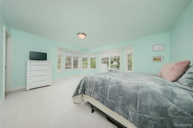 819 Majestic Drive, Rochester Hills, MI 48306