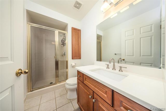 819 Majestic Drive, Rochester Hills, MI 48306