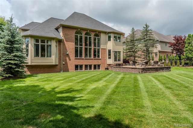 819 Majestic Drive, Rochester Hills, MI 48306