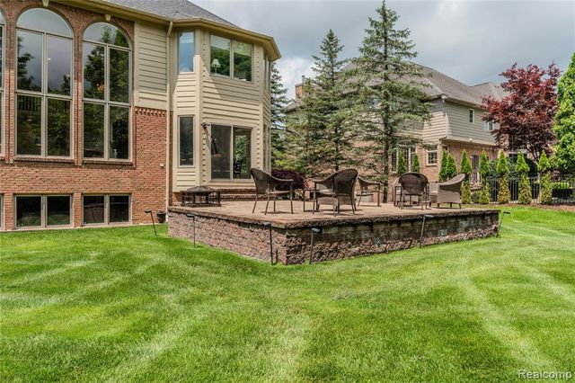 819 Majestic Drive, Rochester Hills, MI 48306