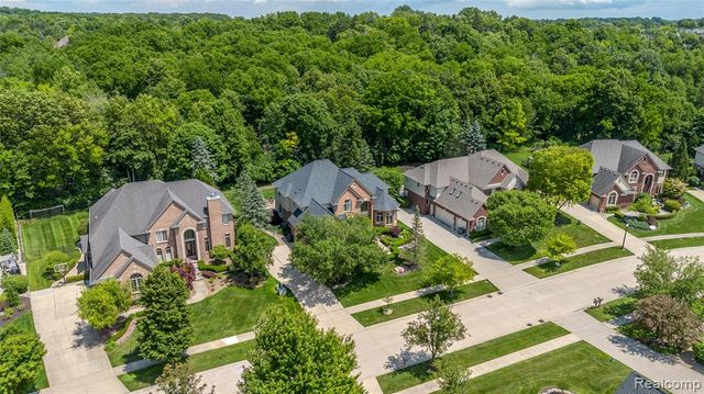 819 Majestic Drive, Rochester Hills, MI 48306