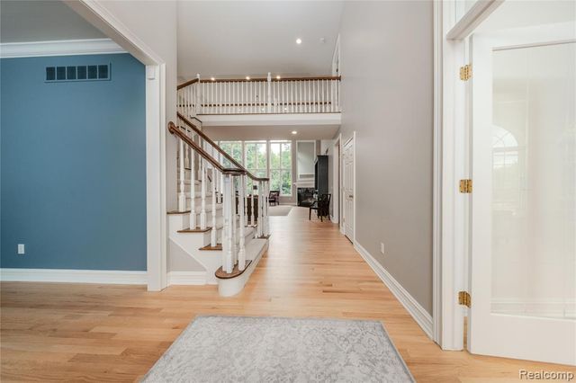 819 Majestic Drive, Rochester Hills, MI 48306