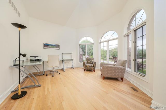 819 Majestic Drive, Rochester Hills, MI 48306