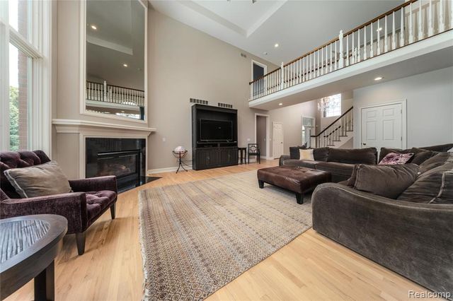 819 Majestic Drive, Rochester Hills, MI 48306