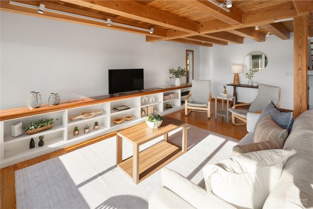 15539 Washington Avenue NE, Bainbridge Island, WA 98110