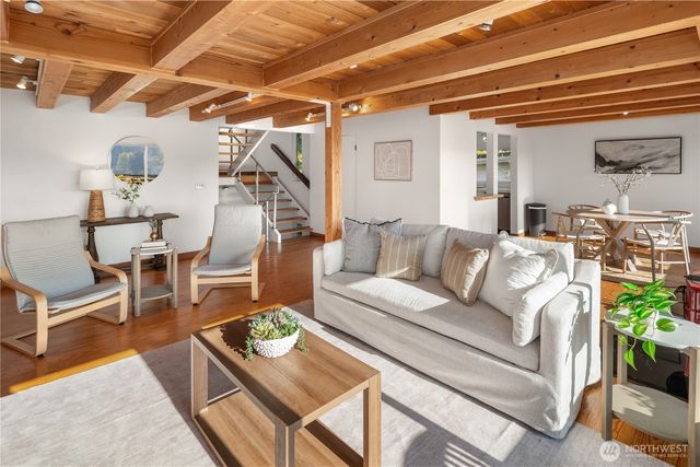 15539 Washington Avenue NE, Bainbridge Island, WA 98110