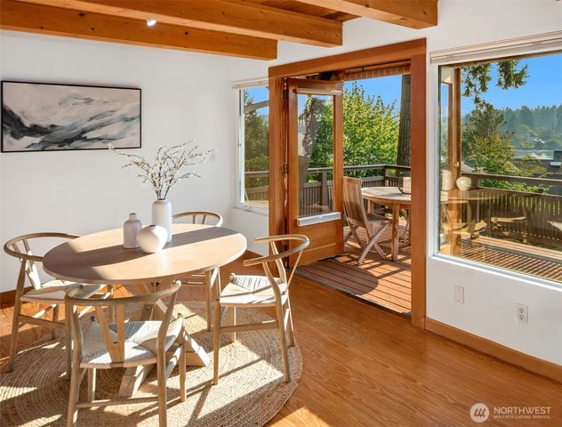 15539 Washington Avenue NE, Bainbridge Island, WA 98110