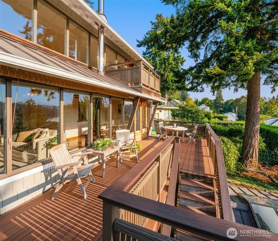 15539 Washington Avenue NE, Bainbridge Island, WA 98110