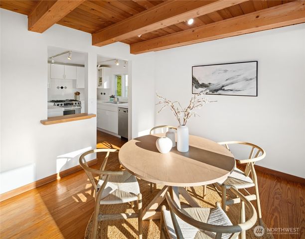 15539 Washington Avenue NE, Bainbridge Island, WA 98110