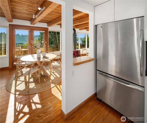 15539 Washington Avenue NE, Bainbridge Island, WA 98110
