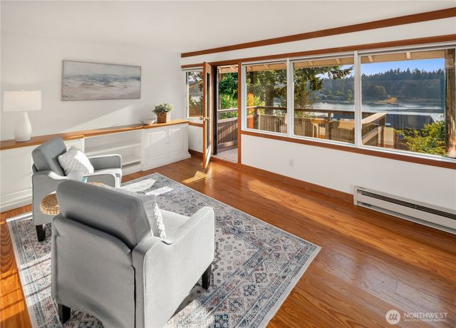 15539 Washington Avenue NE, Bainbridge Island, WA 98110