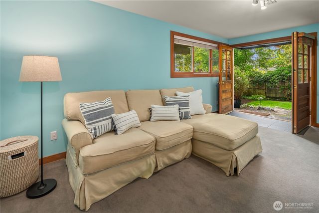 15539 Washington Avenue NE, Bainbridge Island, WA 98110