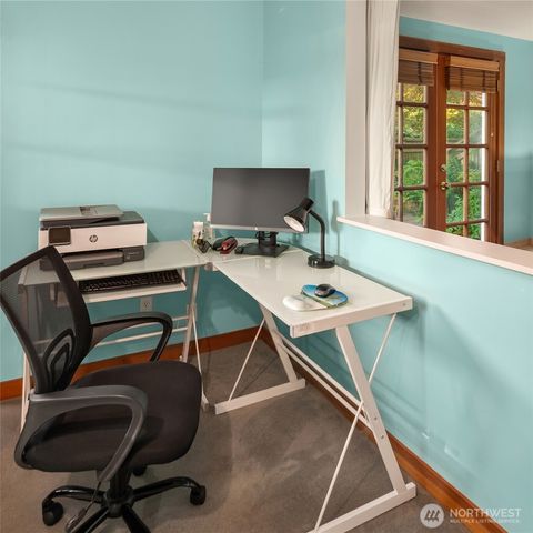15539 Washington Avenue NE, Bainbridge Island, WA 98110
