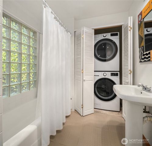 15539 Washington Avenue NE, Bainbridge Island, WA 98110