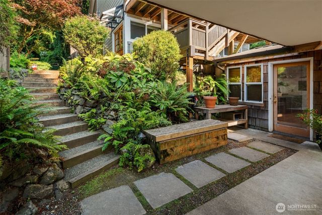 15539 Washington Avenue NE, Bainbridge Island, WA 98110