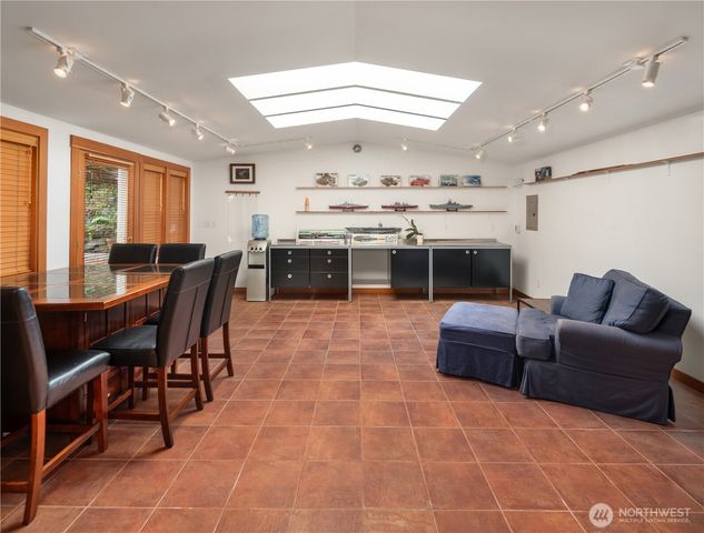 15539 Washington Avenue NE, Bainbridge Island, WA 98110