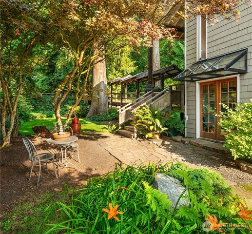 15539 Washington Avenue NE, Bainbridge Island, WA 98110