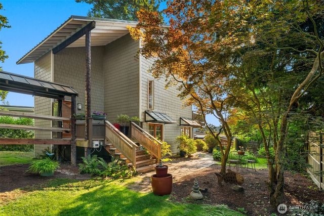 15539 Washington Avenue NE, Bainbridge Island, WA 98110