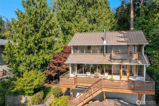 15539 Washington Avenue NE, Bainbridge Island, WA 98110