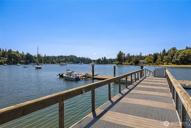 15539 Washington Avenue NE, Bainbridge Island, WA 98110