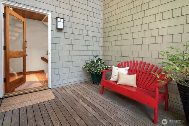 15539 Washington Avenue NE, Bainbridge Island, WA 98110