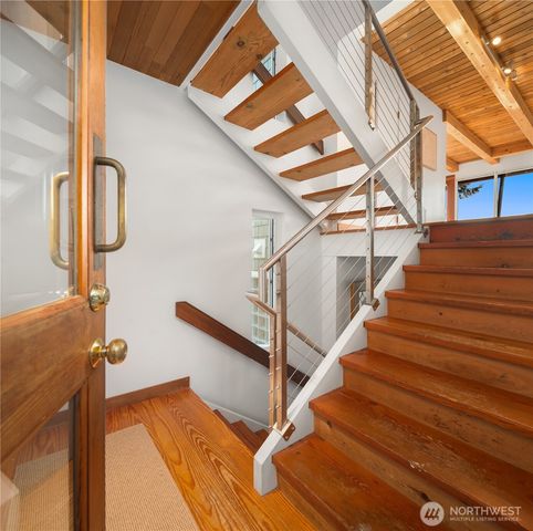 15539 Washington Avenue NE, Bainbridge Island, WA 98110
