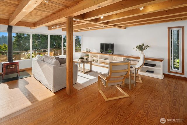 15539 Washington Avenue NE, Bainbridge Island, WA 98110