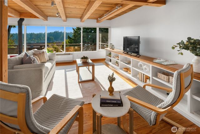 15539 Washington Avenue NE, Bainbridge Island, WA 98110